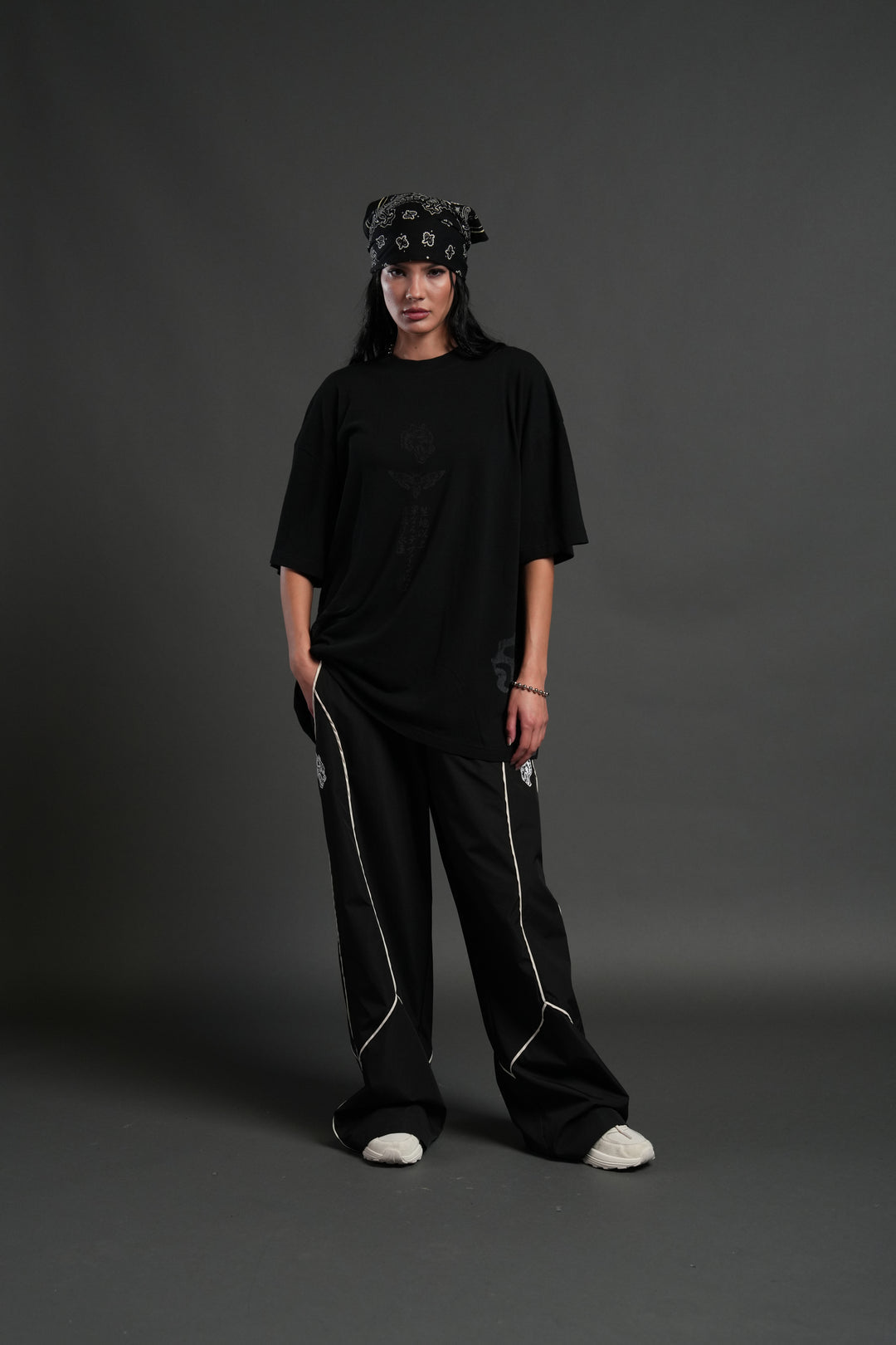 CAMISETA OVERSIZED - UPPER THREE