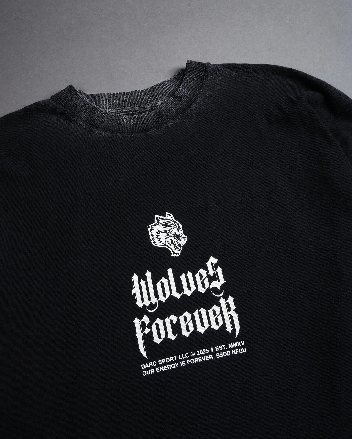 CAMISETA OVERSIZED - WOLVES FOREVER
